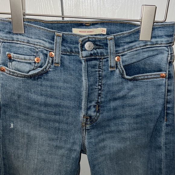 LEVI’s wedgie skinny jeans NWOT - Picture 2 of 6